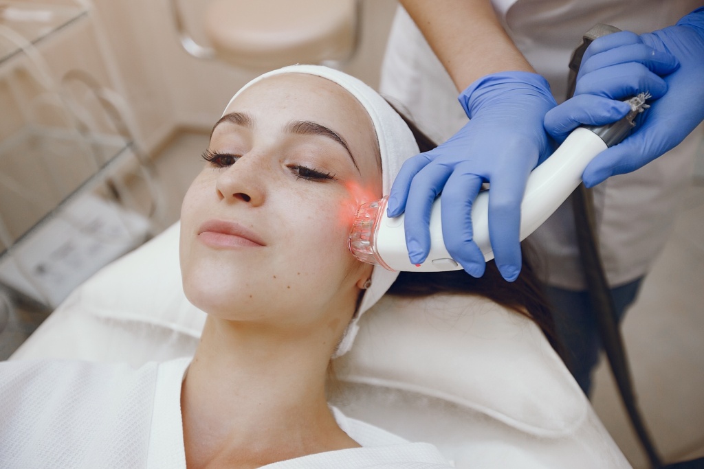 rf microneedling vs laser resurfacing